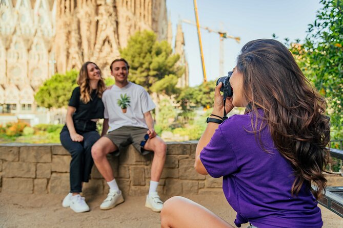 Barcelona : Private Photoshoot Outside Sagrada Familia - Booking and Pricing