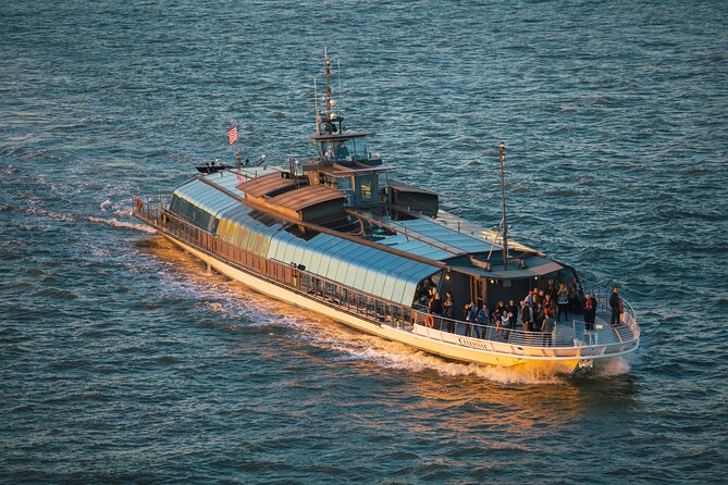 Bateaux New York Thanksgiving Plated Dinner Cruise - Savory and Sweet Thanksgiving Menu
