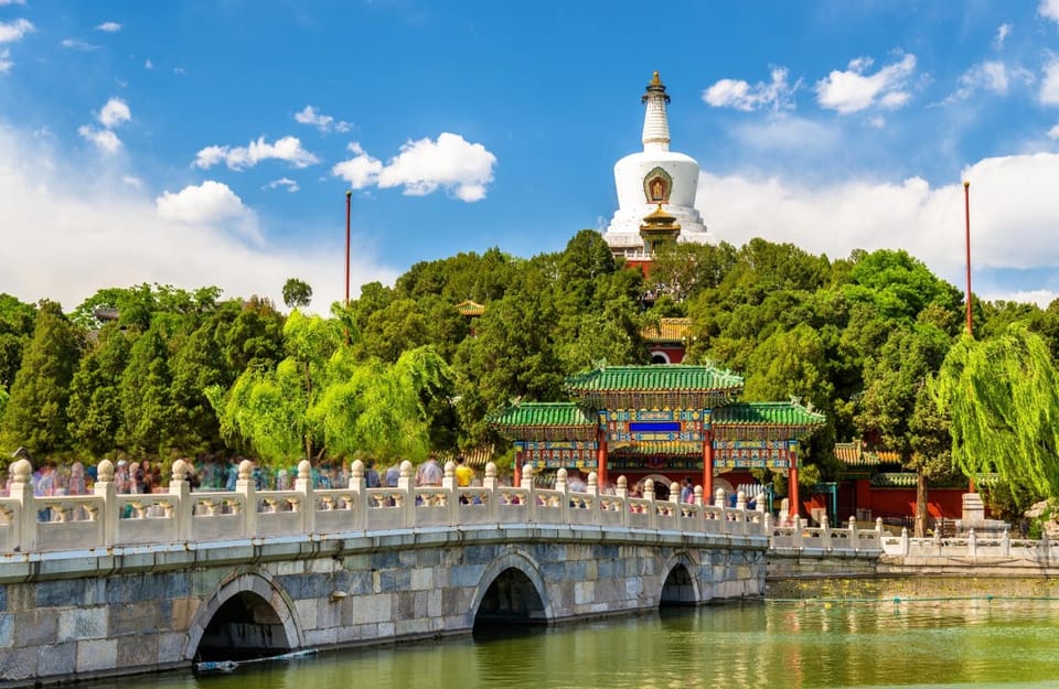 Beijing: 2 Hour Jingshan & Beihai Park Private Walking Tour - Tour Itinerary