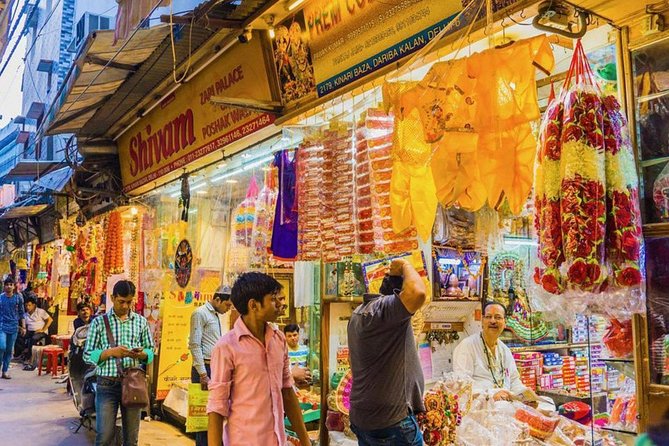 Best Of Old Delhi: 3 Hour Tuk Tuk/Rickshaw Tour - Exploring Gurudwara Sis Ganj Sahib