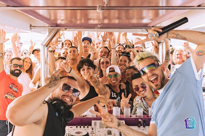 Boat Party in Benalmádena Costa - Age and Identification Requirement