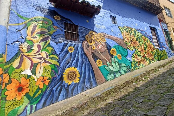 Bogota Street Urban Tour With Fruits, Graffiti and Private Guide - Barrio Egipto Guided Tour