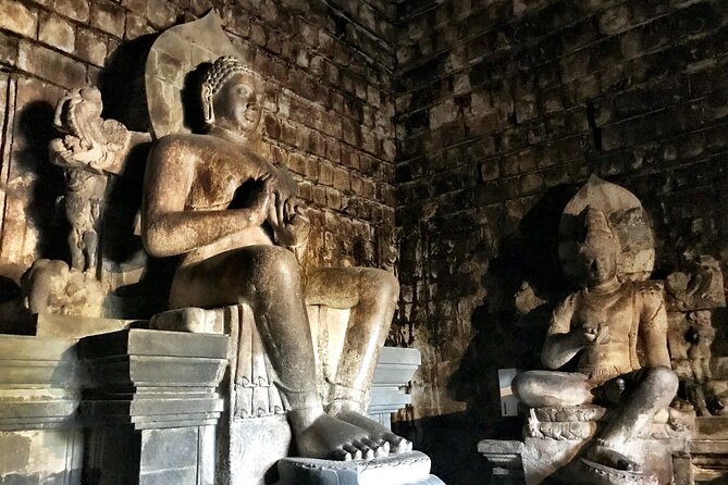 Borobudur Temple (Climb up to the Top) and Prambanan Temple - Exploring Borobudur Temple