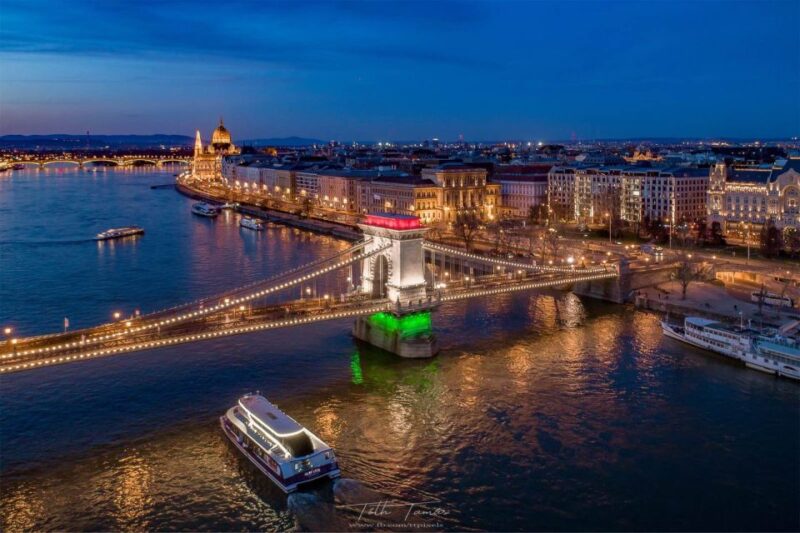 Budapest: 7-Course Dinner Cruise With Operetta and Folk Show - Experience and Entertainment
