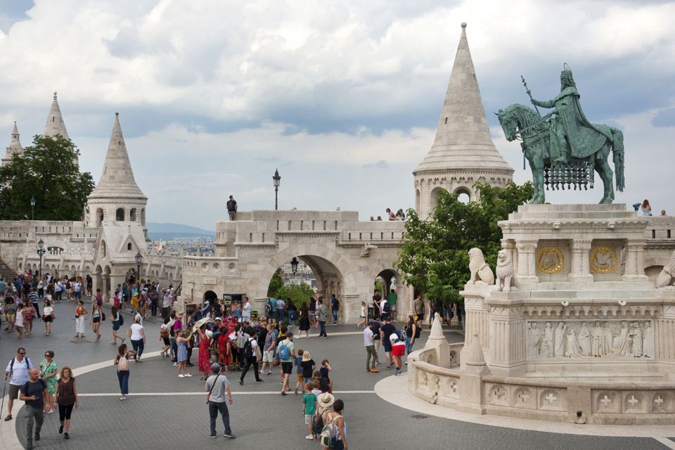 Budapest: Buda Castle District Walking Tour - Important Meeting Information