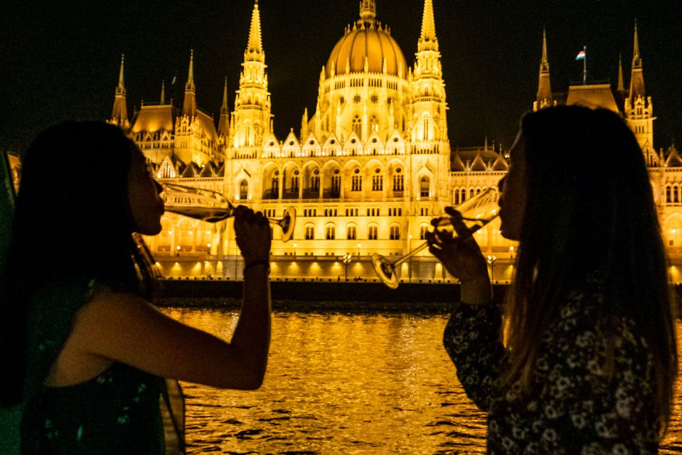 Budapest: Candlelit Dinner River Cruise With Live Music - Included Amenities