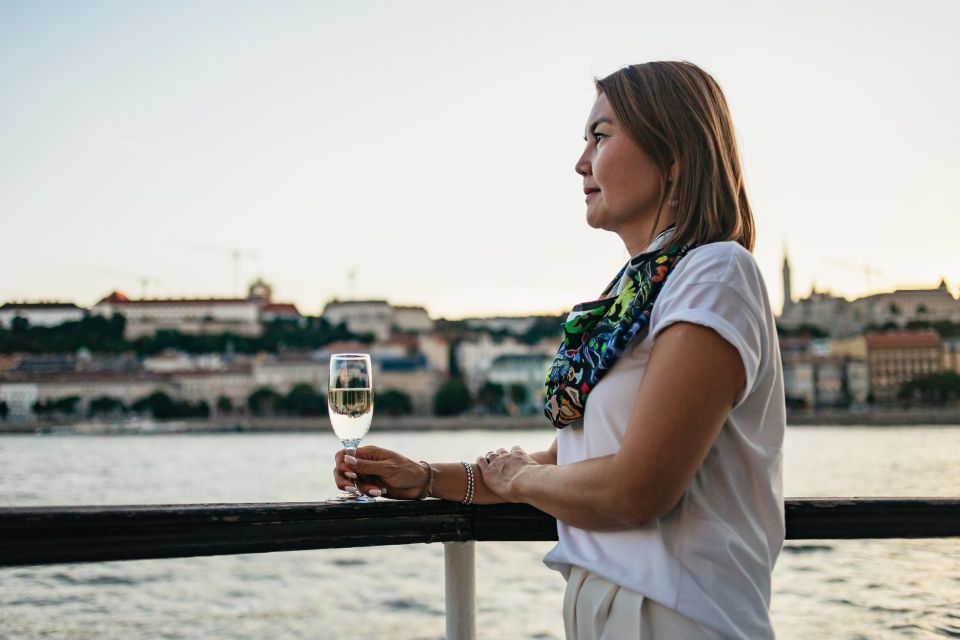 Budapest: Evening Cruise Including Drinks and Live Music - Scenic Itinerary Overview