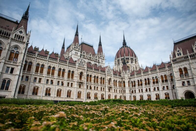Budapest: Private Luxury Sightseeing Tour - Experience Highlights