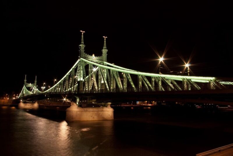 Budapest: Unlimited Prosecco and Wine Sightseeing Cruise - Cruise Experience Highlights