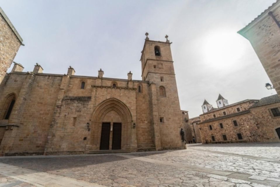 Cáceres: Guided Tour + Entrance to Monuments + Tasting - Itinerary Highlights