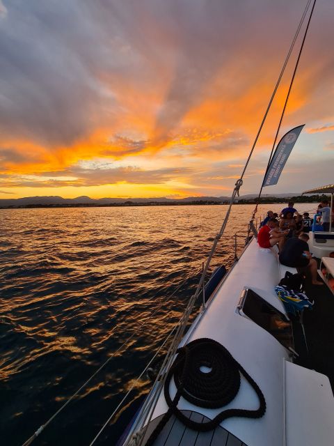 Cambrils: Costa Dorada Sunset Catamaran Cruise With Drinks - Experience Highlights