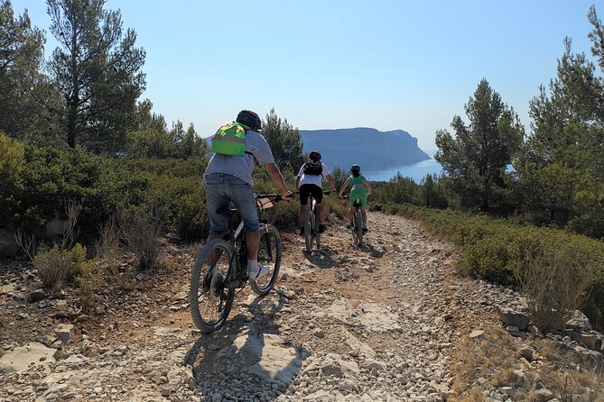 Cassis : Two Calanques Tour by Electric Mountain Bike - Meeting and Departure