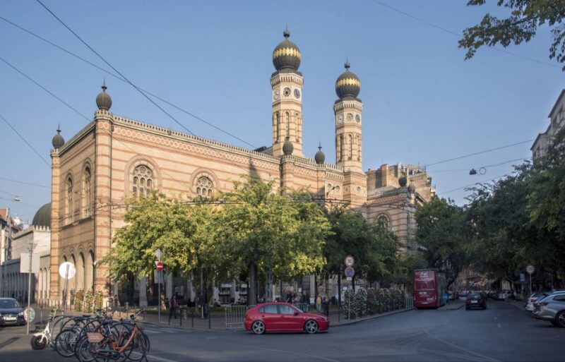 Castle District & Pest Driving Tour With Danube River Cruise - Itinerary Highlights