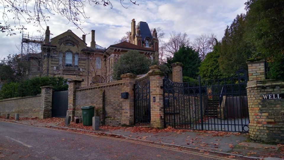 Celebrity Homes Tour of Hampstead - Homes of Cultural Icons