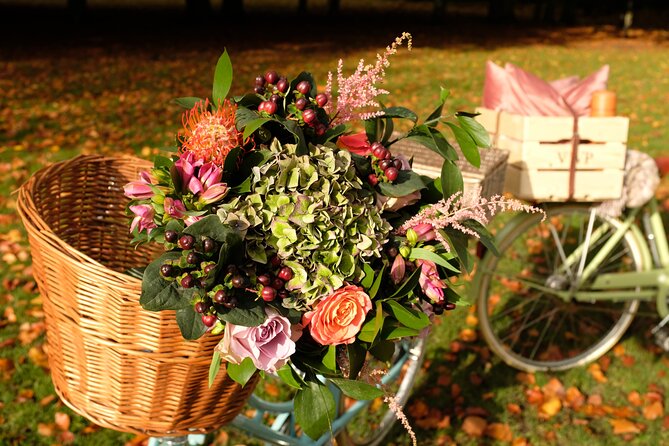 Champagne Picnic Hamper for 2 With Retro Bicycles Manchester - Sample Menu and Package Details