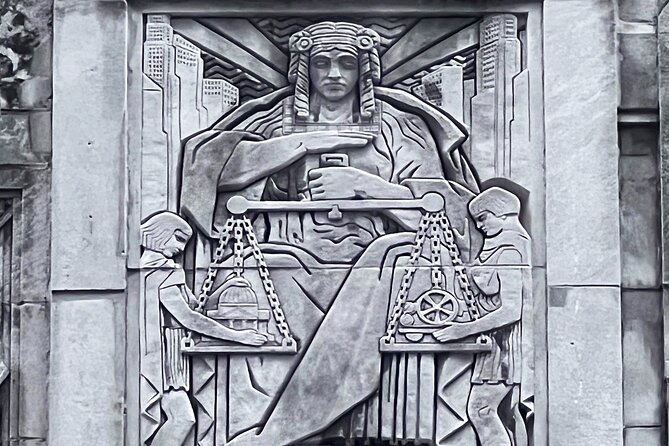 Chicago Art Deco Madness Walking Tour - Tour Duration and Group Size