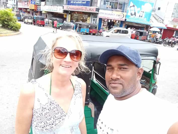 Colombo: Private Tuk Tuk City Tour Morning or Evening - Highlights and Attractions