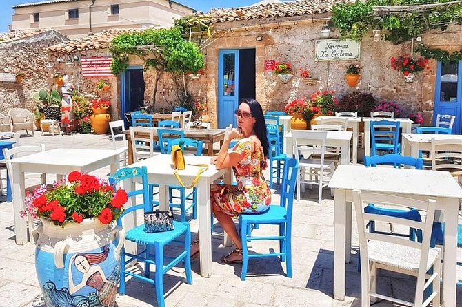 COLORS , FLAVORS and SMELLS IN THE SCENIC BAROQUE of SICILY - Olfactory Visit and Lunch