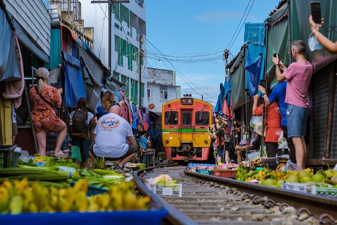 Damnoen Saduak Floating Market & Ayutthaya Tour From Bangkok - Exploring Mae Klong Railway Market