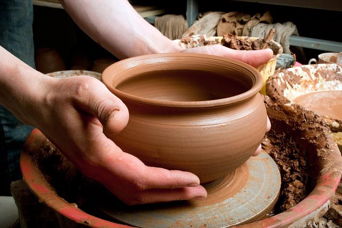 Date Night Pottery Together in Bronte Harbour, Oakville, Ontario - Class Details and Activities