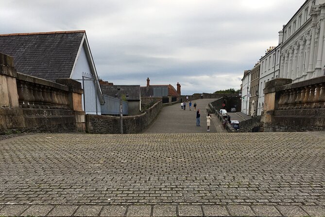 Derrie Danders: Highlights of the Walled City a Self-Guided Audio Tour - Historical Insights