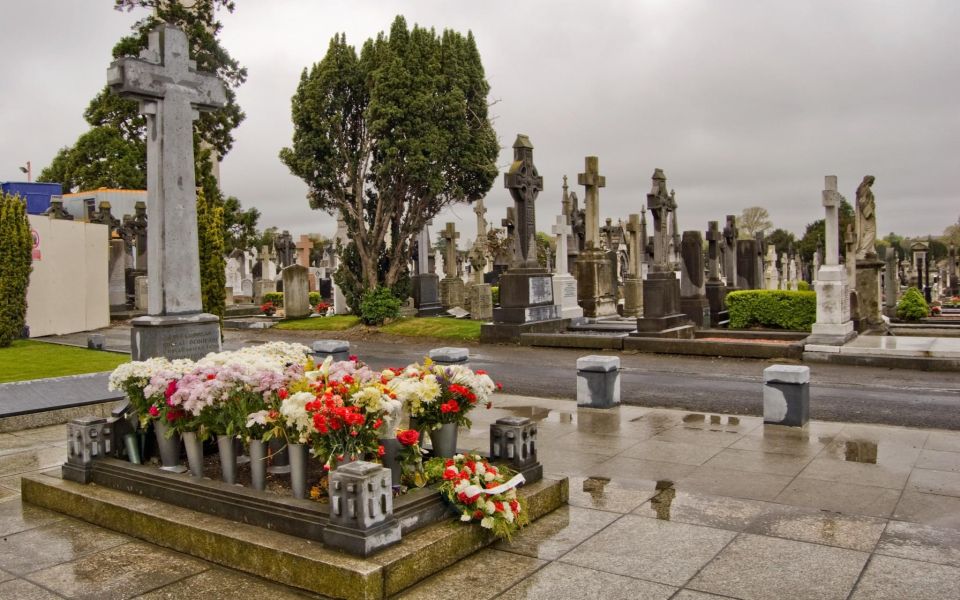 Dublin Glasnevin National Cemetery Audio Tour With Transfers - Experience Highlights