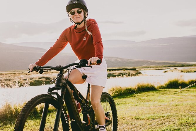 E-bike Tour Ullarfoss - Riding the E-Bikes