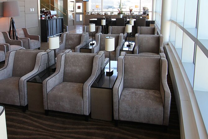 Edmonton International Airport Plaza Premium Lounge - Amenities and Services