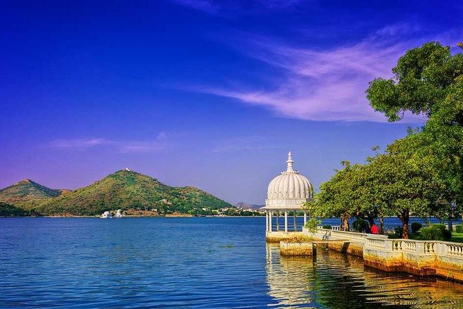 Exclusive 1-Day Udaipur Tour With High End SUV Car. - Vehicle and Comfort Features