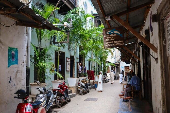 Explore The Stone Town in Zanzibar - Immerse in the Vibrant Spice Market