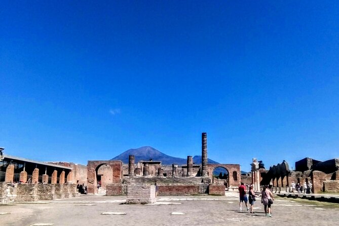 Exploring Pompeii - Pompeii Archaeological Park Experience
