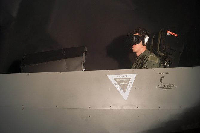F / A-18 Fighter Jet Flight Simulator in Zurich - Accessibility and Amenities