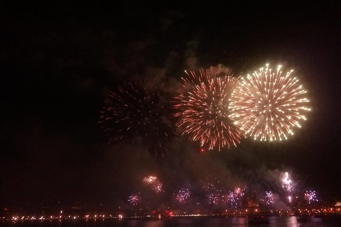 Fireworks and Open Bar in New Years Eve Cruise in Lisbon - Meeting and Pickup Information