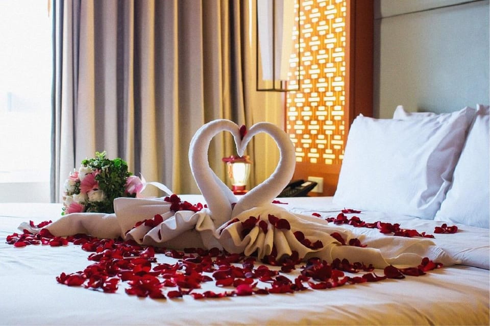 From Delhi: Luxury Taj Mahal Honeymoon Tour - Pricing Details