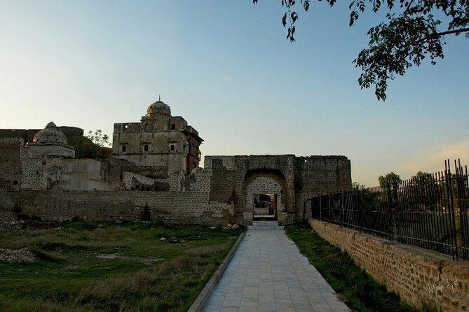 From Lahore: Katas Raj Temple, Khewra Salt Mines & Kalar Kahar Day Trip - Khewra Salt Mine
