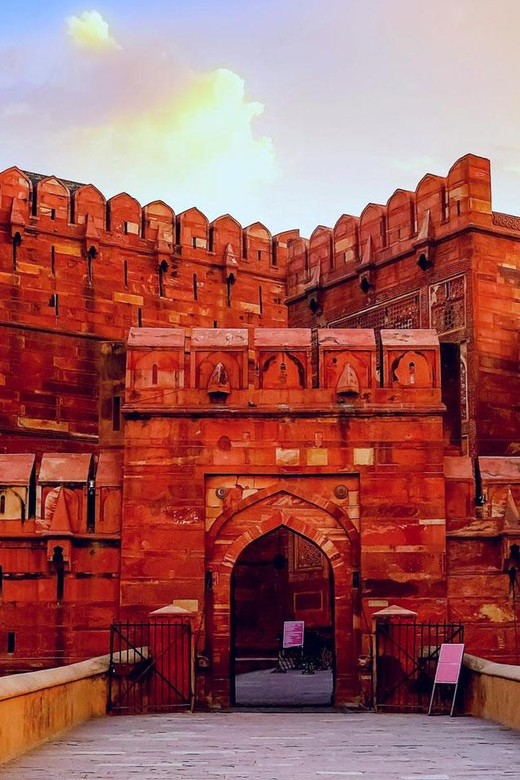 From New Delhi: Overnight Taj Mahal Tour With Fatehpur Sikri - Itinerary Highlights