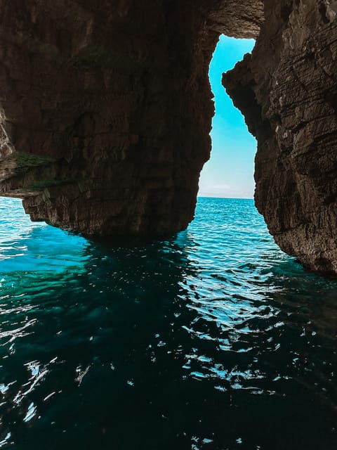 From Vis: Speed Boat Tour Along South Shore of Vis - Tour Overview