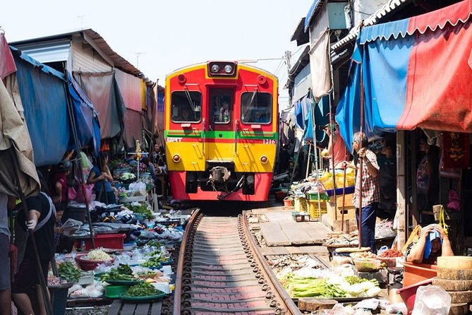 Full-Day Floating Market and Maeklong Railway Market Private Tour From Bangkok - Damnoen Saduak Floating Market