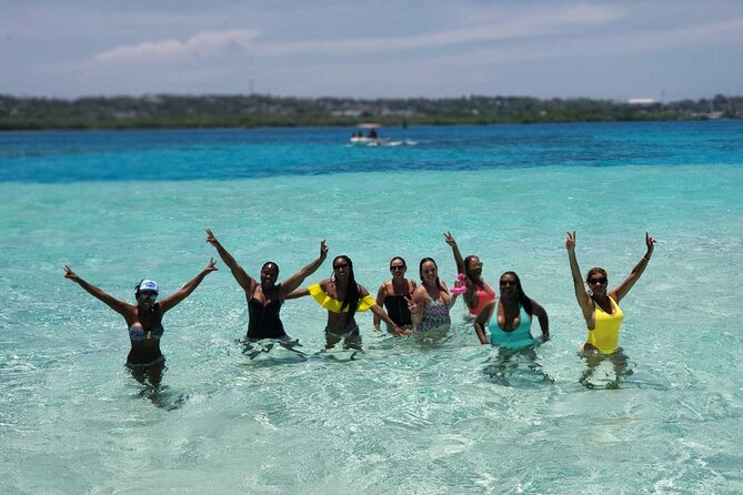 Full Day Private Pontoon Tour Around San Andrés Island - Crew and Service