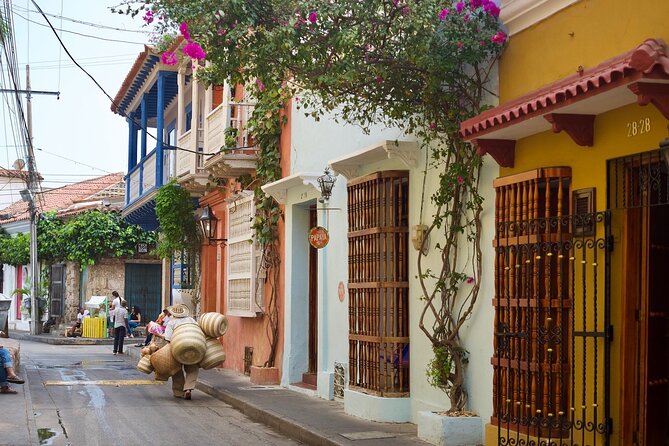 Getsemani Private Walking Tour - Mural-Filled Alleyways and Squares