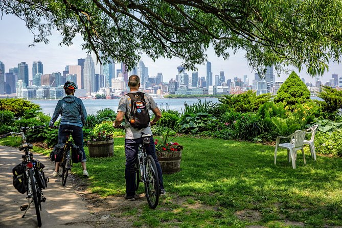 Guided Bicycle Tour - Toronto Waterfront, Island and Distillery - Group Experience