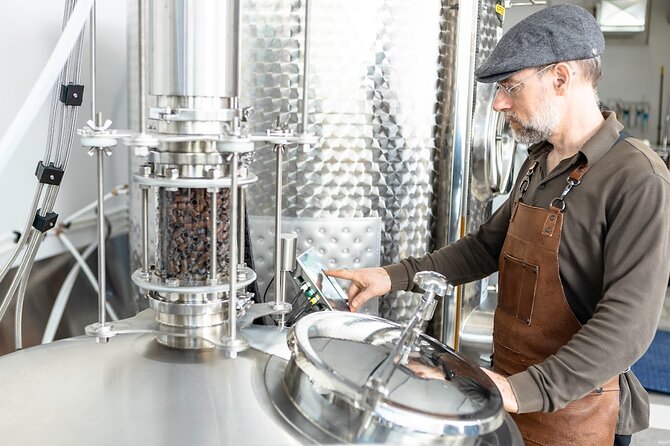 Guided Tour From the Bee to the Bottle and Tasting - French - Meeting and Pickup