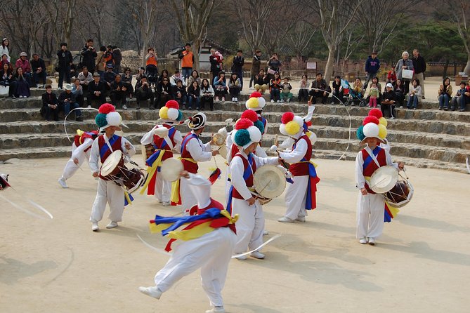 Gyeongbok Palace and Korean Folk Village Tour - Tour Itinerary Details