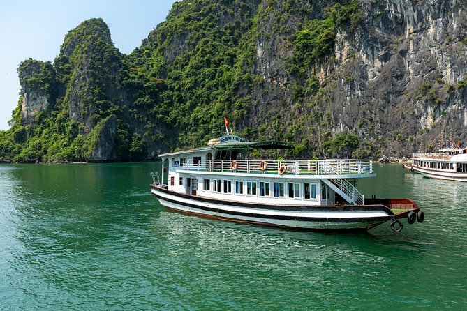 Halong Bay Full Day Trip From Hanoi: Visiting Thien Cung, Dau Go Cave & Kayaking - Caves Exploration
