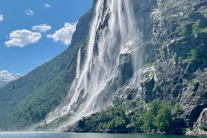 Hellesylt Sightseeing Boat Geirangerfjord Review - Highlights and Key Features