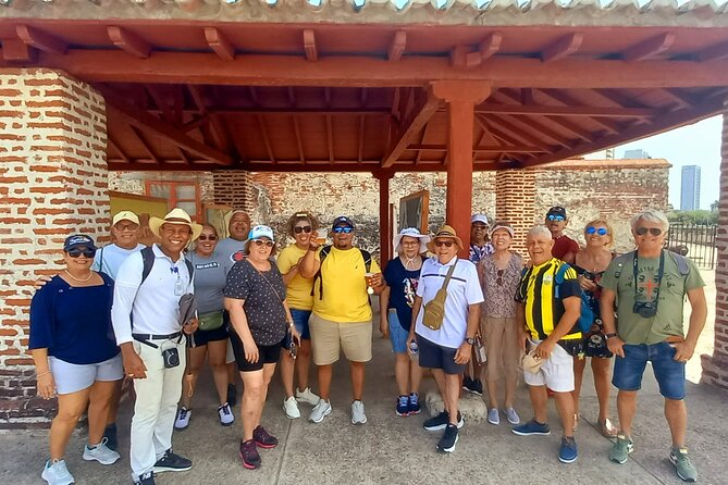 Highlights & Iconic Places City Tour! - Itinerary and Notable Stops