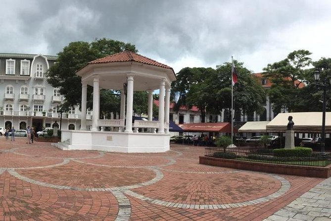 Historical Walking Tour in the Old Town - Must-See Highlights