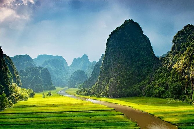 Hoa Lu -Tam Coc - Mua Cave Full Day Trip With Limousine Bus - Exploring Mua Caves