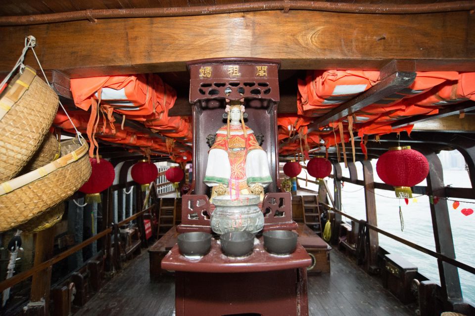 Hong Kong: Victoria Harbour Antique Boat Tour - Experience Highlights