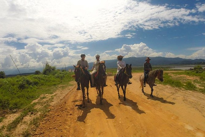 Horse Lesson+Riding+Wat Tonkwen Wooden Temple.Chiangmai - Horseback Riding Experience